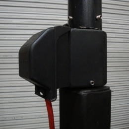POLE TOP RECEPTACLE BRACKET WITH INUSE BOX
